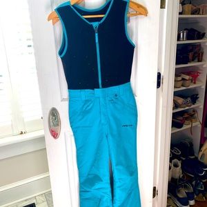 Great condition!! This ski bib is great for snowy activities!!!